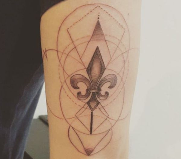 geometrisch Fleur-de-lis Tattoo Design