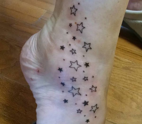 Tattoo Sternen am Knöchel