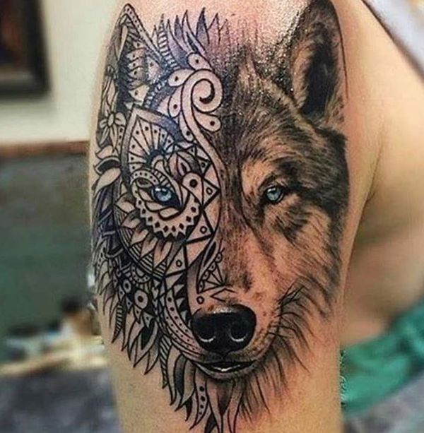 Wolf mit Mandala Tattoo Design am Oberarm