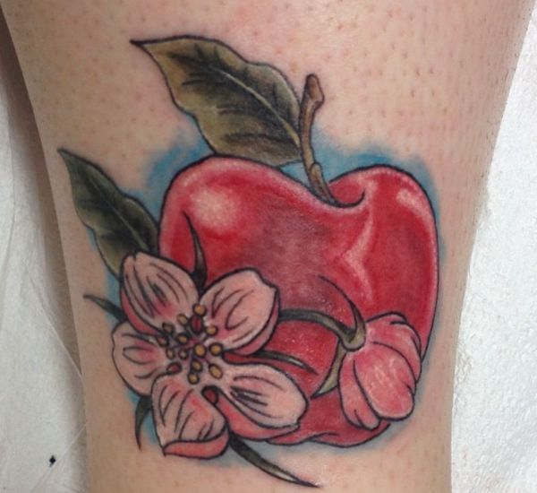 Apfel mit Blumen Design am Unterschenkel