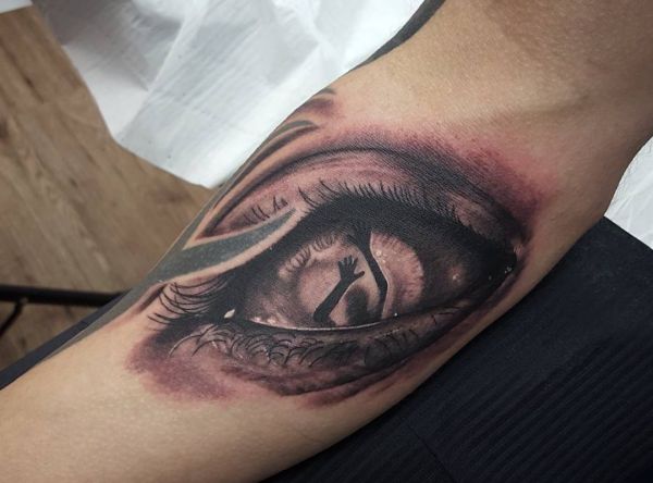 Realistisch Auge Tattoo auf dem Arm