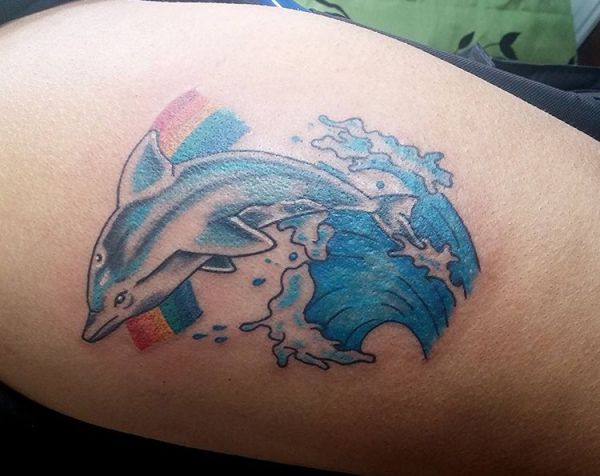Delphin und Regenbogen auf der Bein