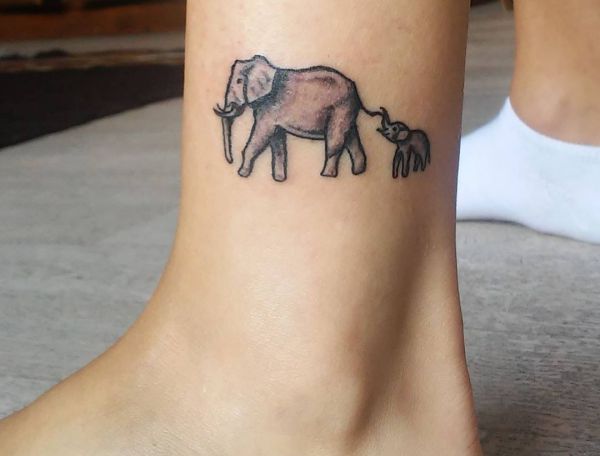Elefanten Familie Tattoo Design am Unterschenkel