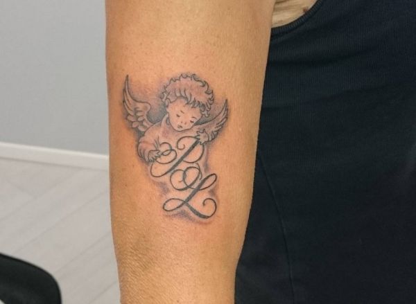 Engel tattoo motive baby Engel Tattoo