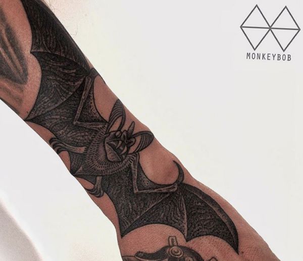 Fledermaus Tattoo auf dem Arm
