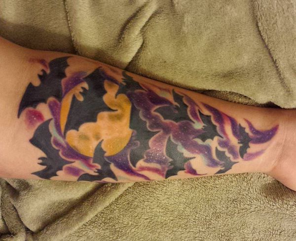 Fledermausschwarm Tattoo am Unterarm