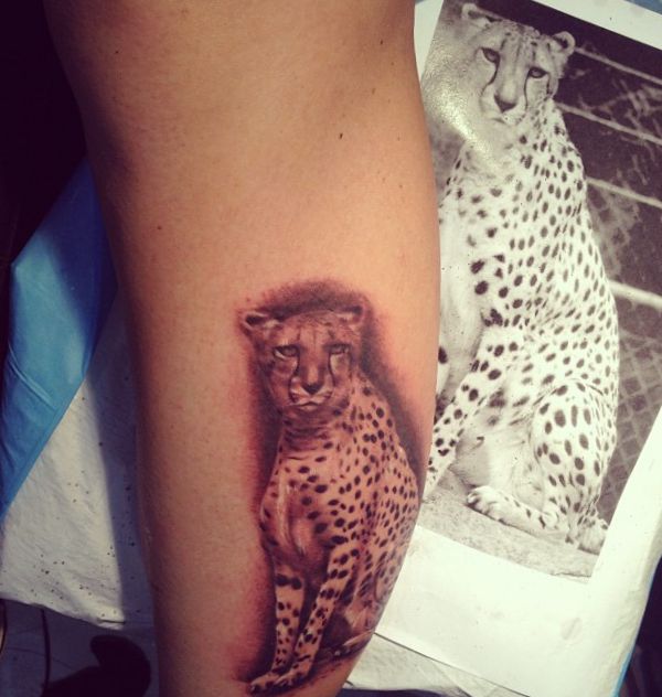 Gepard Design am Unterarm