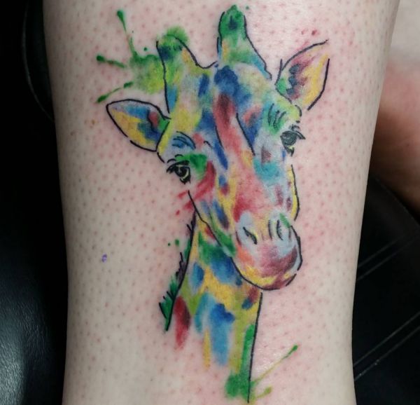 Wasserfarben Giraffe Design auf der Bein