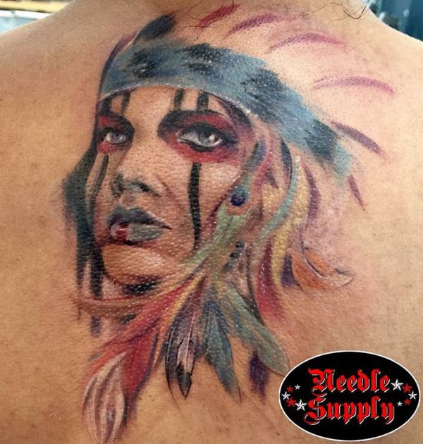 Indianer Girl Tattoo am Rücken