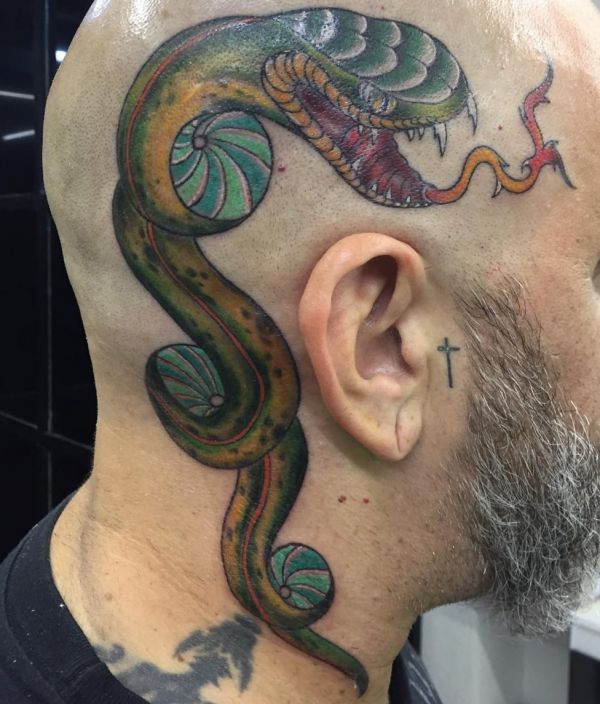 Japanischer Schlange Tattoo Design am Kopf