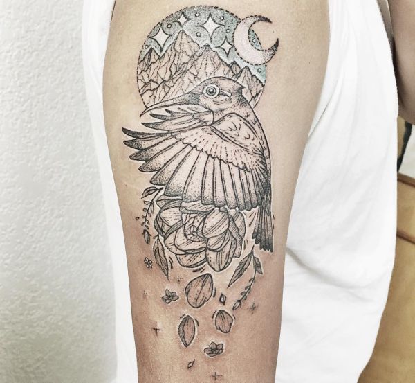 Kolibri Tattoo Ideen am Oberarm