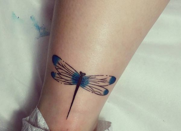 Libelle Tattoo auf der Bein