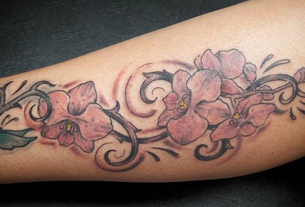 Orchidee Rosenrot Tattoo auf der Bein