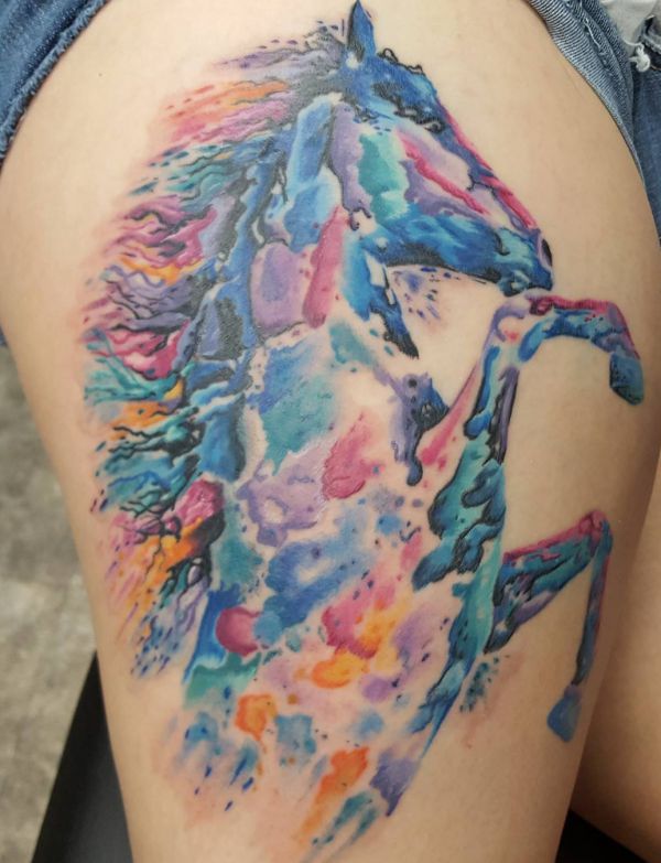 Wasserfarben Pferd Tattoo Design am Oberschenkel