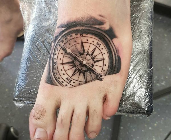Kompass Fuß Tattoo