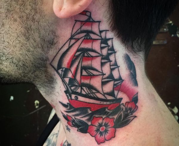 Segelschiff mit Blume am Hals männer