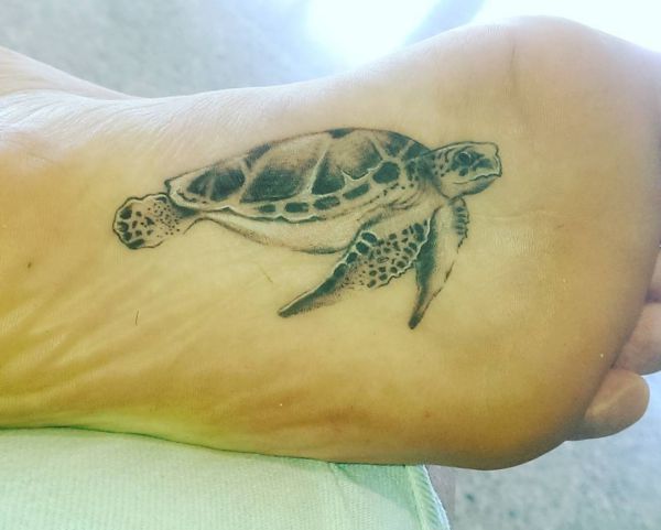 3D Schildkröten Tattoo auf fußsohle