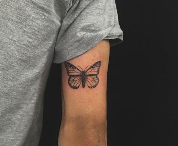 Kleiner Schmetterling Design auf dem Arm der Männer