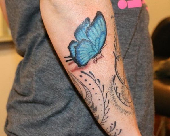 Ulysses Schmetterling Tattoo am Unterarm
