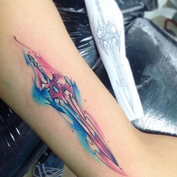 Wasserfarben Tattoo Schwert Design