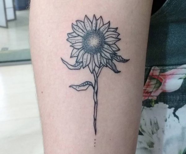 Kleiner Sonnenblumen Design auf dem Arm