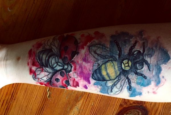 Aquarell Biene und Marienkäfer auf dem Arm