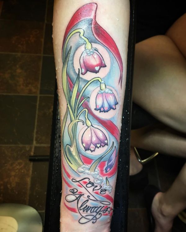 Schneeglöckchen Tattoo auf dem Arm