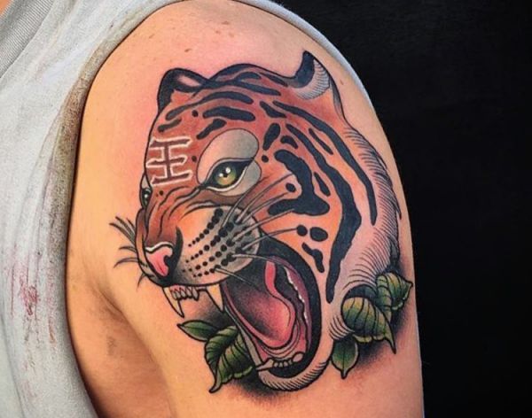 Chinesischer Tiger Tattoo am Oberarm