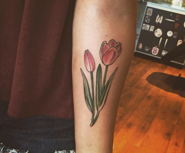 Tattoo Tulpen Design am Unterarm