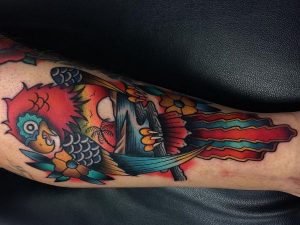 Papagei Tattoo am Unterschenkel