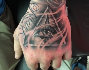 Auge von Providence Tattoo auf Hand