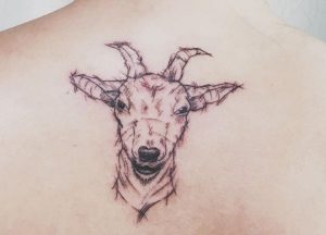 Ziegenkopf Tattoo Design am Rücken