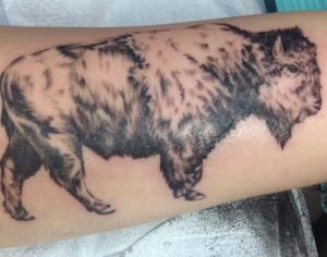 Bison Tattoo Design auf dem Arm