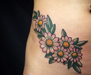 Gänseblümchen Tattoo Design am Bauch