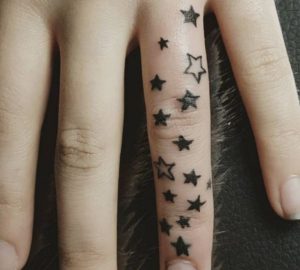 Sternen Tattoo Design auf Finger