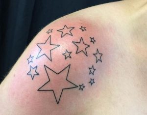 Sternen Tattoo Design am Schulter
