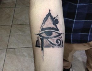Auge von Horus Tattoo am Unterarm