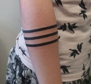 Armband Tattoos am Unterarm