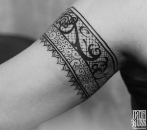 Spitze Armband Tattoos für Frauen