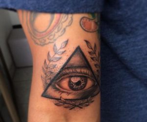 Auge von Providence Tattoo auf dem Arm
