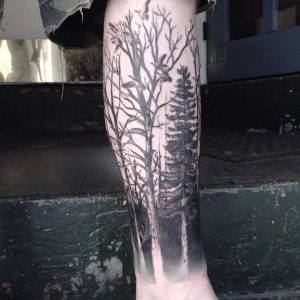 Wald Tattoo Design mit Vögel auf der Bein