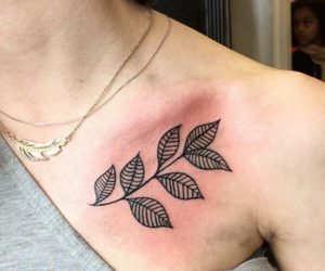 Blätter Tattoo Design am schlüsselbein