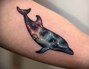 Tattoo Delphin Idee auf dem Arm