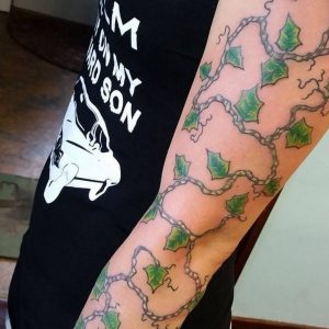 Efeu Tattoo Design auf dem Arm der Männer