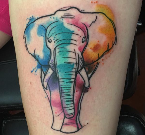 Wasserfarben Elefanten Tattoo Design am Oberschenkel