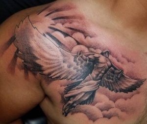 Tattoo Schweben Engel auf der Brust