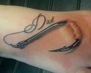 Haken Tattoo am fuß für Familie
