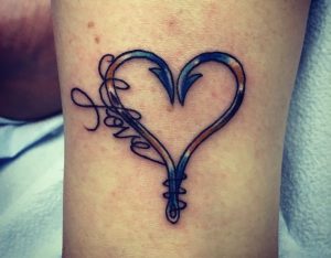 Zwei Herz Haken Tattoo