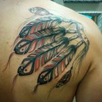 19 geheimnisvolle Indianer Feder Tattoos und Bedeutungen