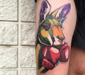 Boxendes Känguru Tattoo Design am Oberschenkel